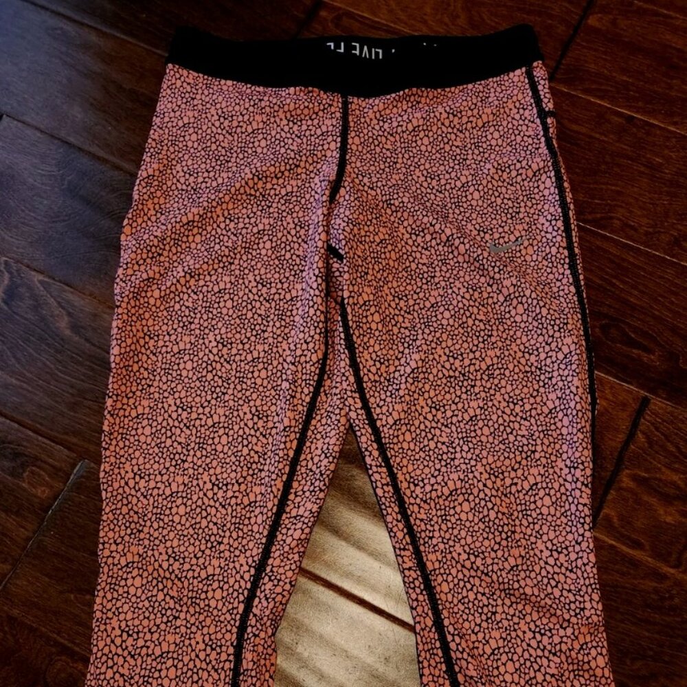 Nike Coral Dri-Fit Cropped Leggings Small